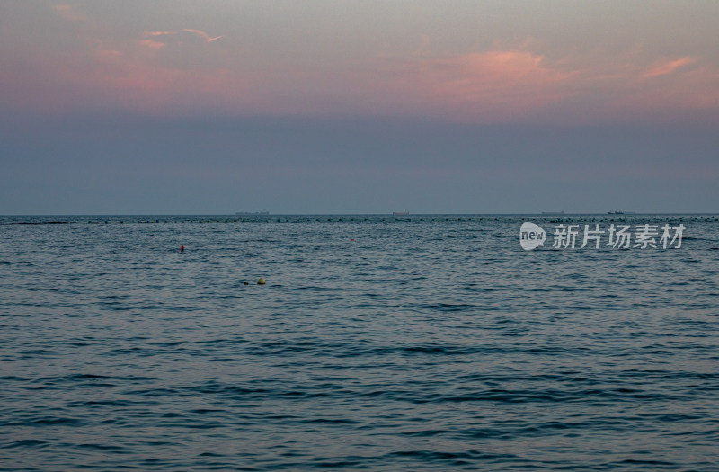 黄昏夕阳青岛小麦岛公园自然风光与城市景观