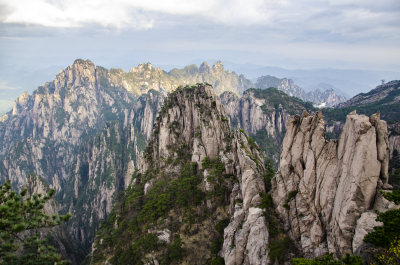 黄山松崖绝壁 险峻山峦 峰峦叠嶂