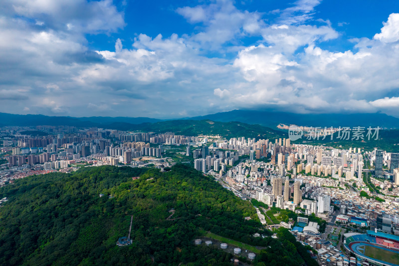 福建龙岩城市蓝天白云天际线航拍摄影图