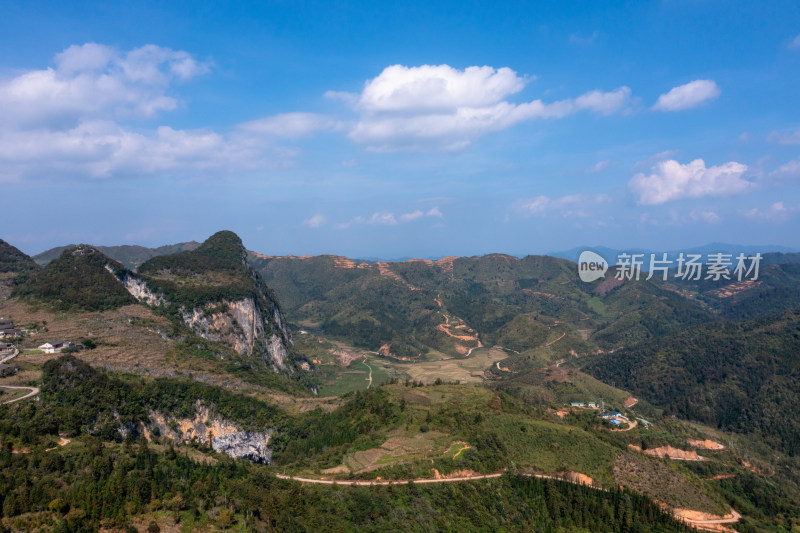 山脉 山峰 山峦 云雾缭绕的山峰