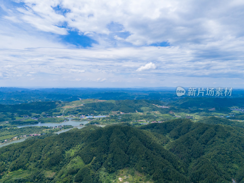 山川丘陵蓝天白云航拍图