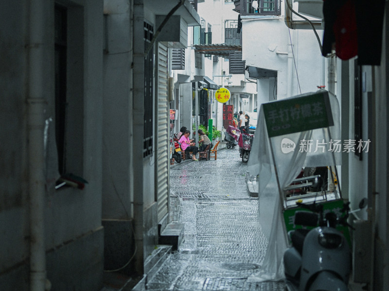 雨中街巷