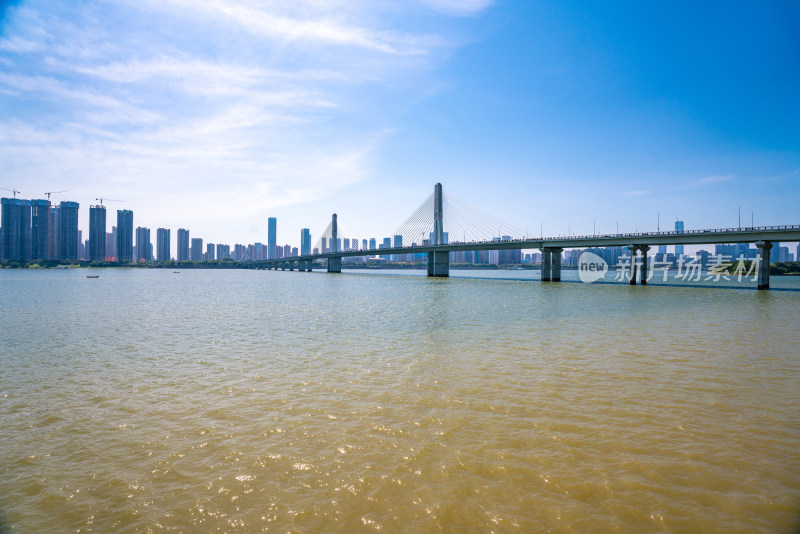 湖南湘江银盆岭大桥沿岸城市风光