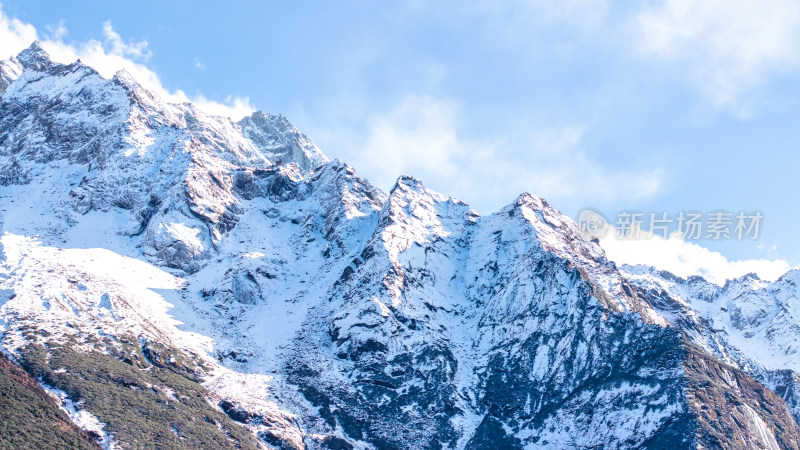 四川阿坝理县毕棚沟的雪山雪景