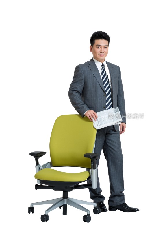 棚拍中年商务男士站在办公椅旁