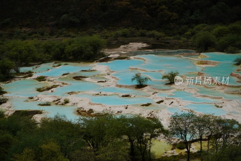 四川阿坝藏族羌族自治州黄龙风景区