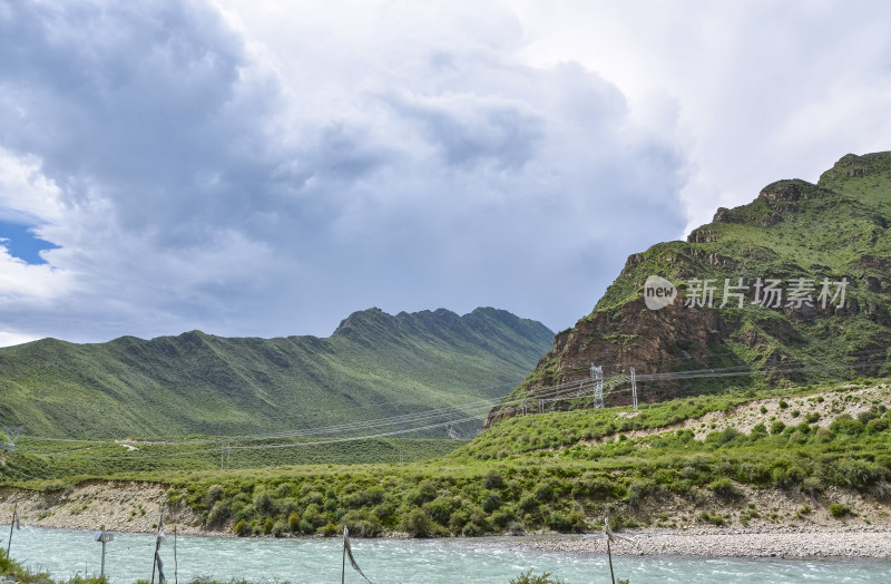 西藏林芝地区318国道川藏公路沿途风景