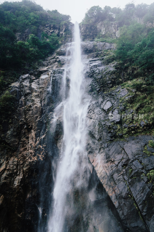 宜春明月山瀑布