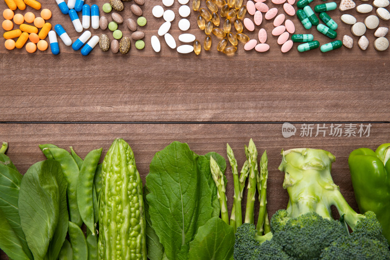 多色药品和绿色蔬菜