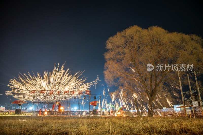中国非物质文化遗产打铁花表演