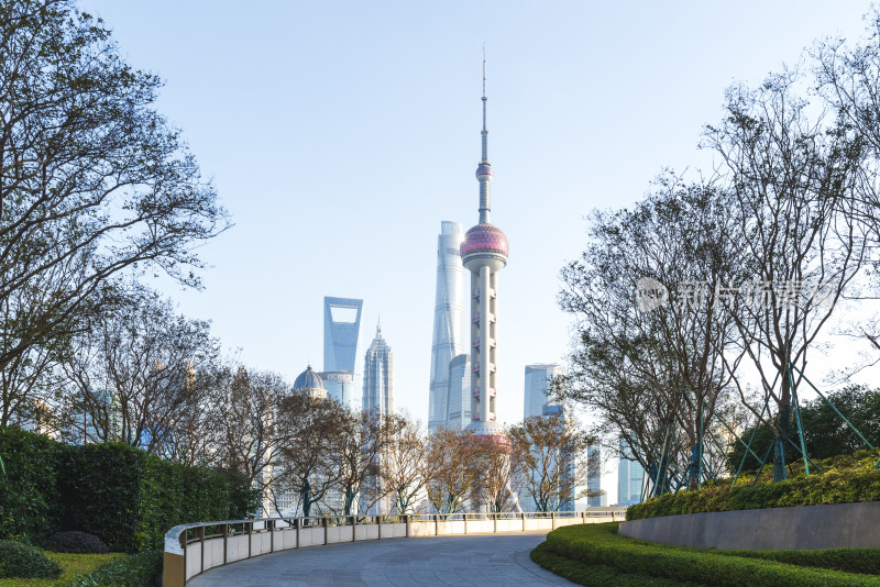 上海马路街道和陆家嘴CBD城市风光