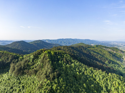 连绵起伏山川丘陵蓝天白云航拍图