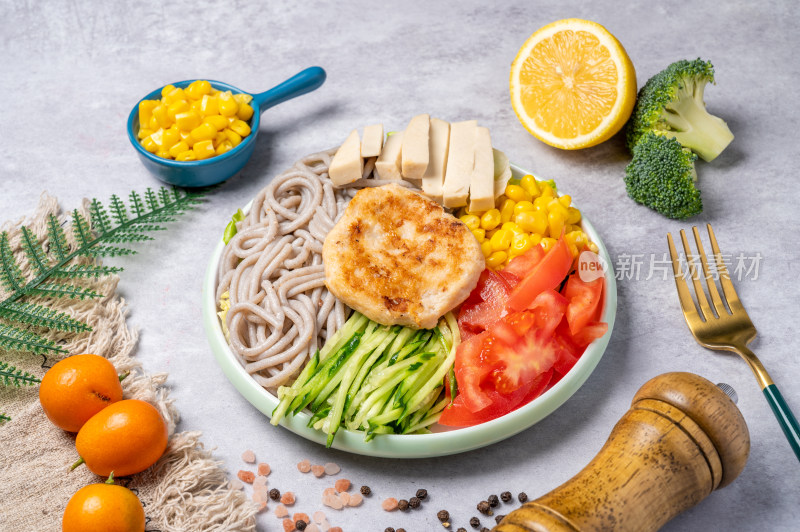 低卡轻食鱼饼荞麦面