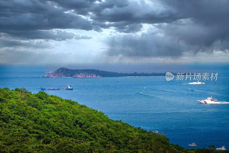 海南三亚鹿回头风景区俯瞰三亚湾、凤凰岛