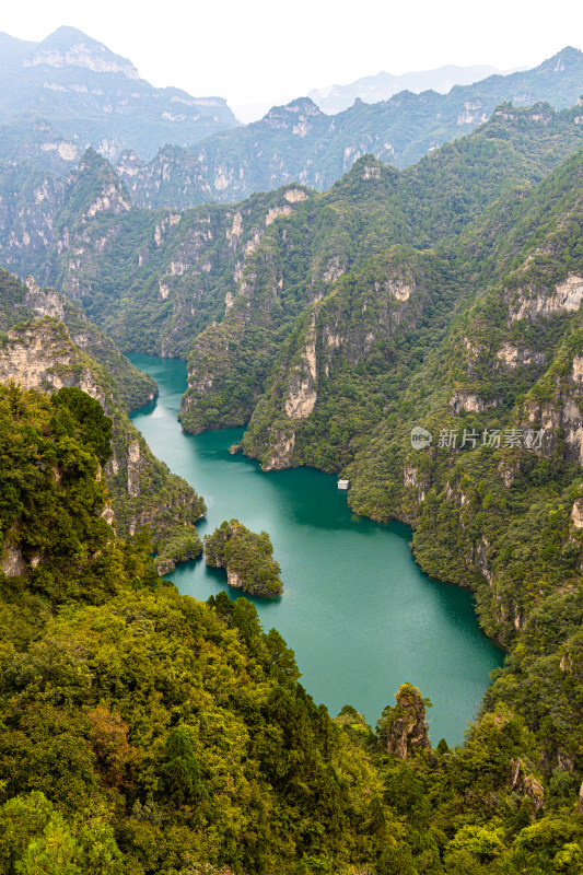 航拍峰林峡山水风光全景