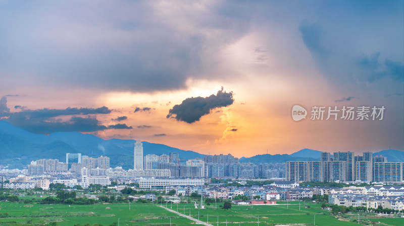 雷雨后宁波象山城区天空景观