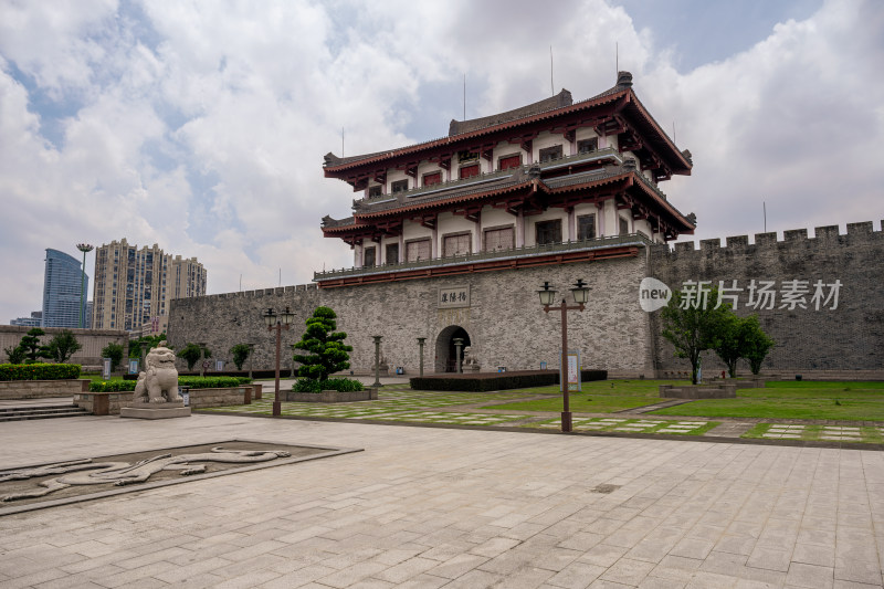 夏季白天广东揭阳著名景点揭阳楼风光