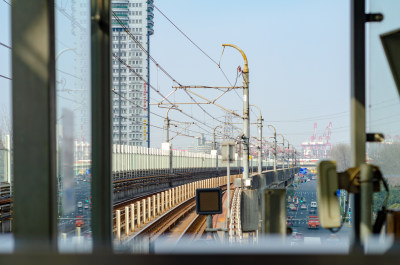 上海城市轻轨轨道及周边交通景象