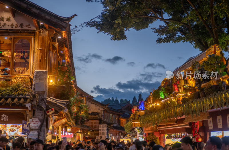 古色小酒楼夜景