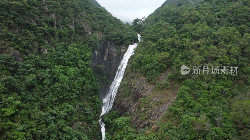 “东莞第一瀑”黄茅田瀑布雨后水量充沛