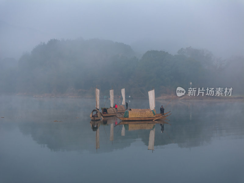 浙江丽水古堰画乡画廊孤帆丽影晨雾航拍