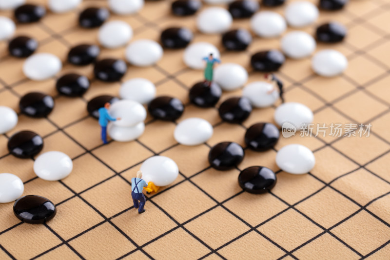 微缩创意搬运棋盘上的棋子