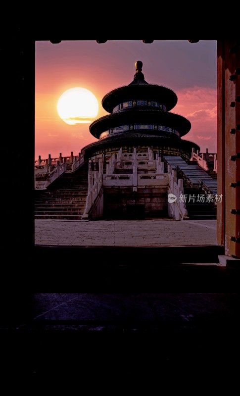 夕阳下的北京天坛建筑景观