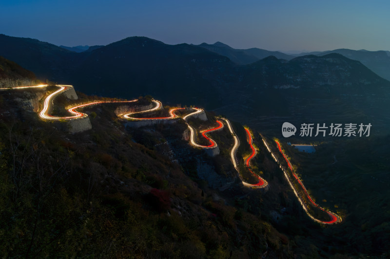 青州仰天山九龙盘夜景盘山路车轨风景