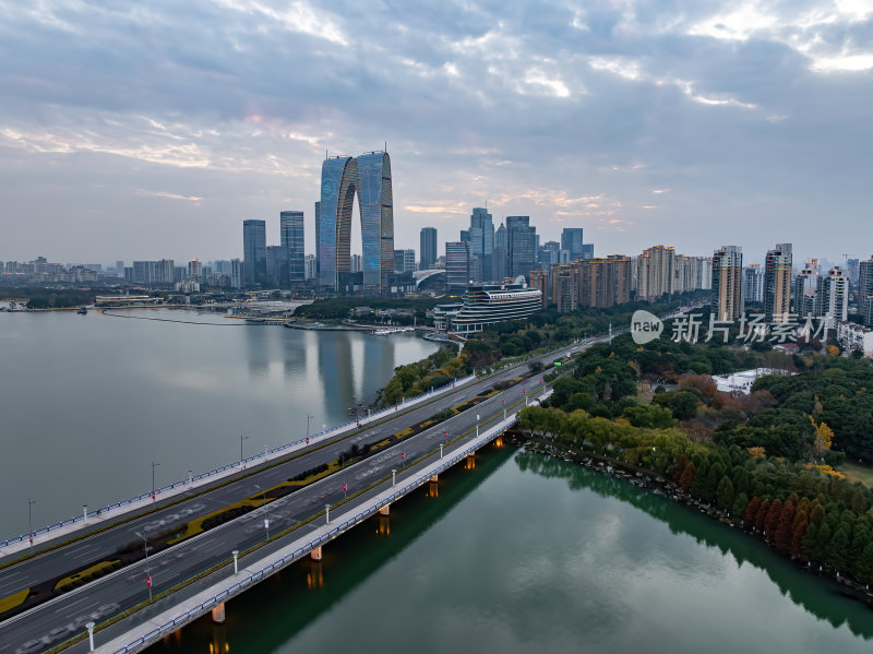 江苏苏州金鸡湖东方之门CBD日落夜景航拍