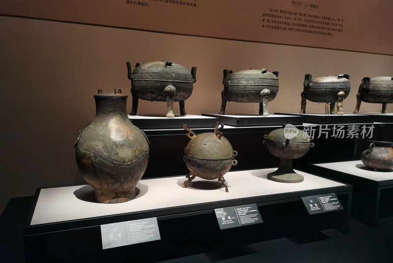 四川博物院展厅 青铜器 陶器  战国时期铜器