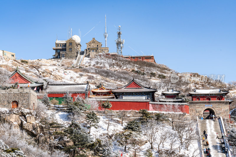 山东泰安泰山风景区雪景自然景观