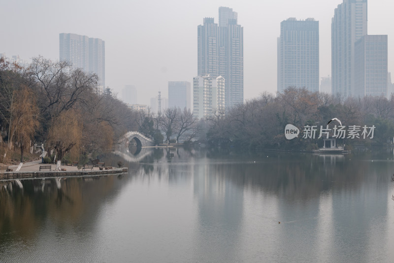 冬日，合肥市包公园湖边风景