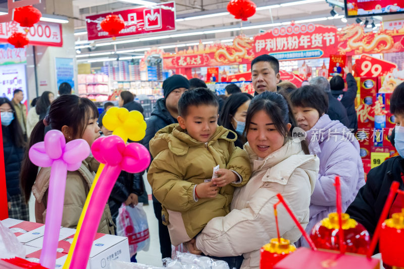 新年春节城市市民年货市场经济消费