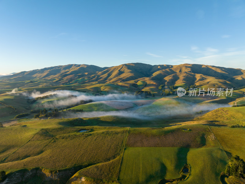 新西兰山谷迷雾