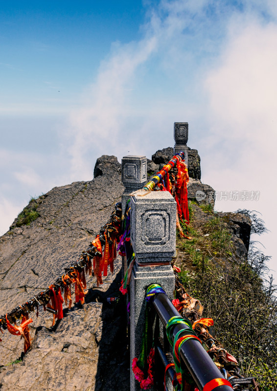 峨眉山金顶寺庙大气磅礴自然风光