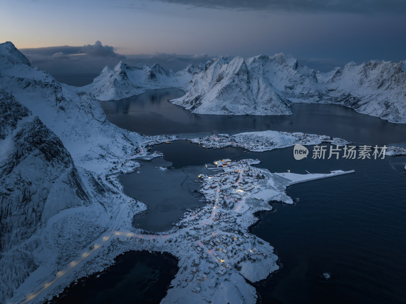 挪威罗弗敦群岛北极圈雷纳冬季雪景高空航拍