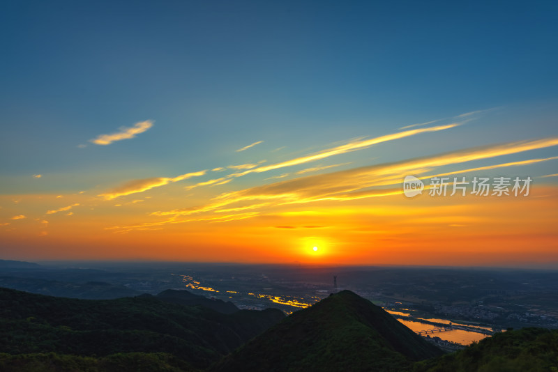 清晨日出山川河流天空朝霞自然风景