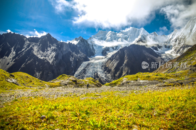 美丽的雪山自然景观