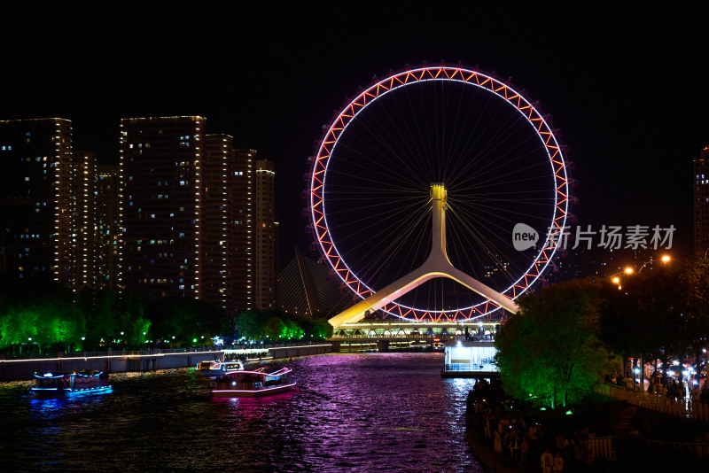 夜晚河流上的天津之眼摩天轮夜景