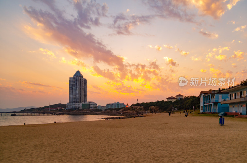 青岛太平角海水浴场，傍晚的霞光十分绚丽