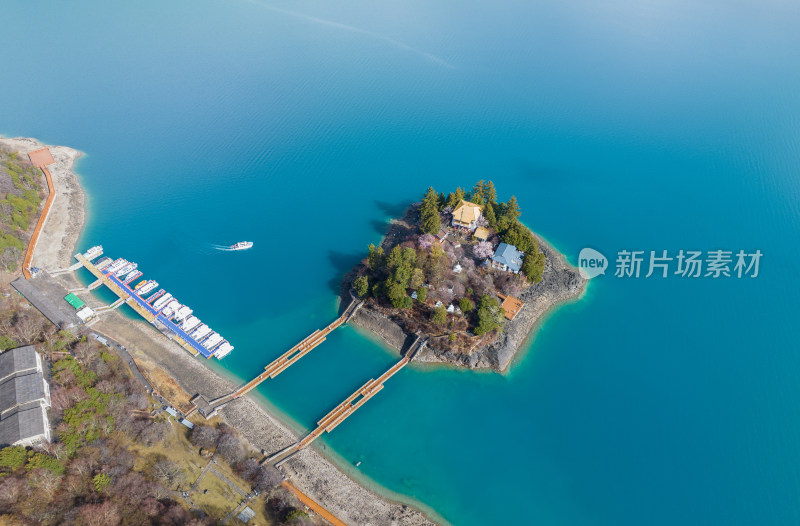 航拍西藏林芝巴松措风景