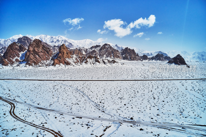 连绵不绝的雪山