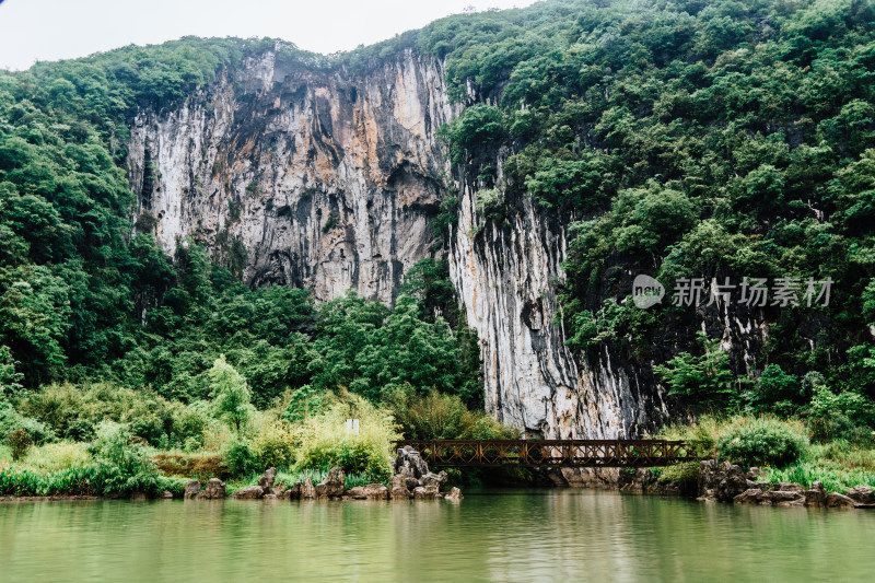 安顺龙宫风景区