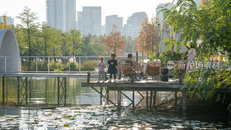 成都市内热门游玩目的地麓湖周末综合