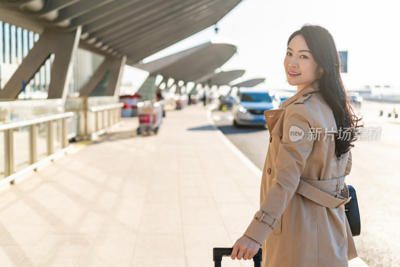 商务女士在机场