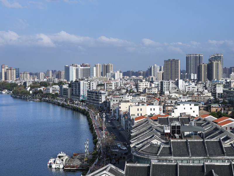 航拍视角下的东江河流和建筑城市风光