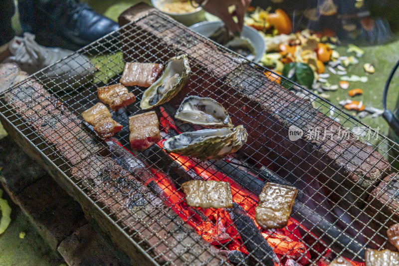 炭烤烧烤生蚝五花肉