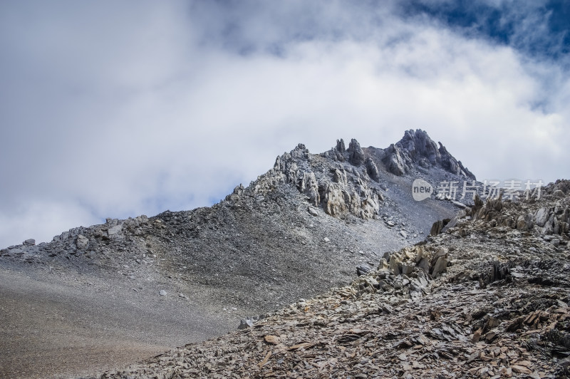 荒凉山峰山脉山脊