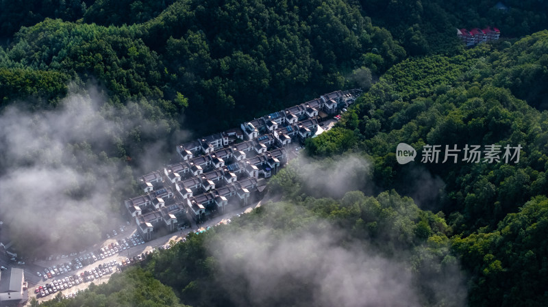 大山中的民宿建筑航拍