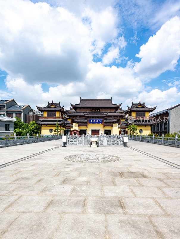 上海中新泾公园法华禅寺景观